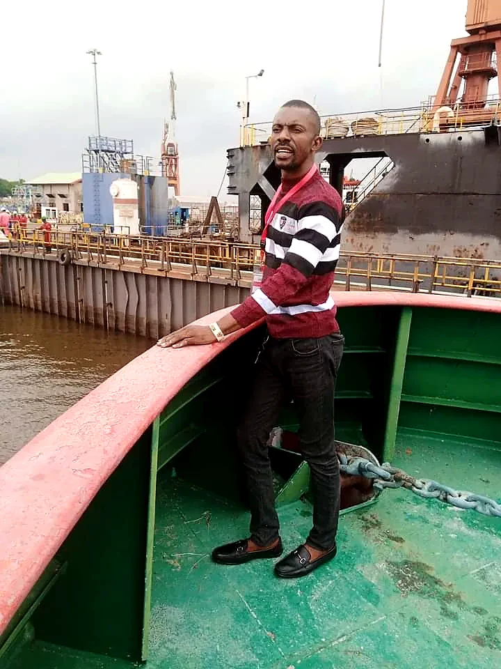 Vessel bow and port-side marine environment